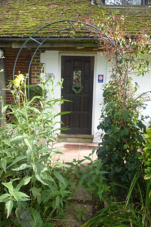 Strawberry Cottage B&B 헤지 엔드 외부 사진